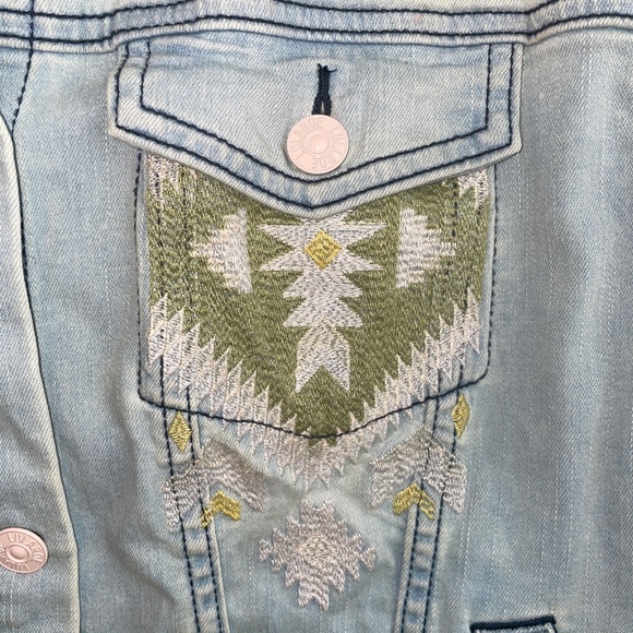 EUC LuLaRoe Harvey Southwestern Embroidered Light Wash Jean Jacket Size Large - Picture 4 of 6